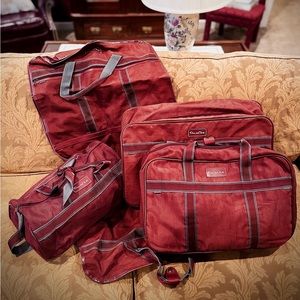 🌟NEW🌟 
OSCAR DE LA RENTA 4PC LUGGAGE TRAVEL SET
❤️LIGHTWEIGHT❤️
❤️DARK RED ❤️